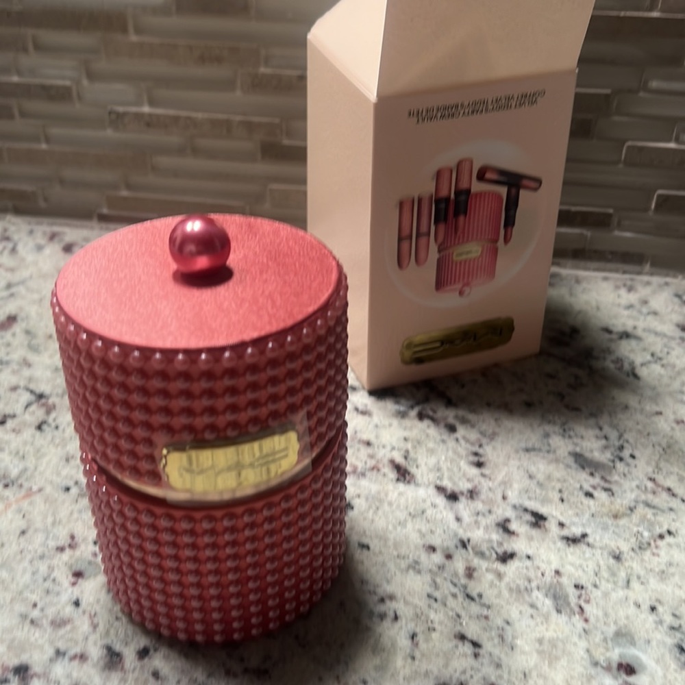 NIB MAC cosmetics velvet Teddy holiday gift set with gift box limited edition - Picture 8 of 8